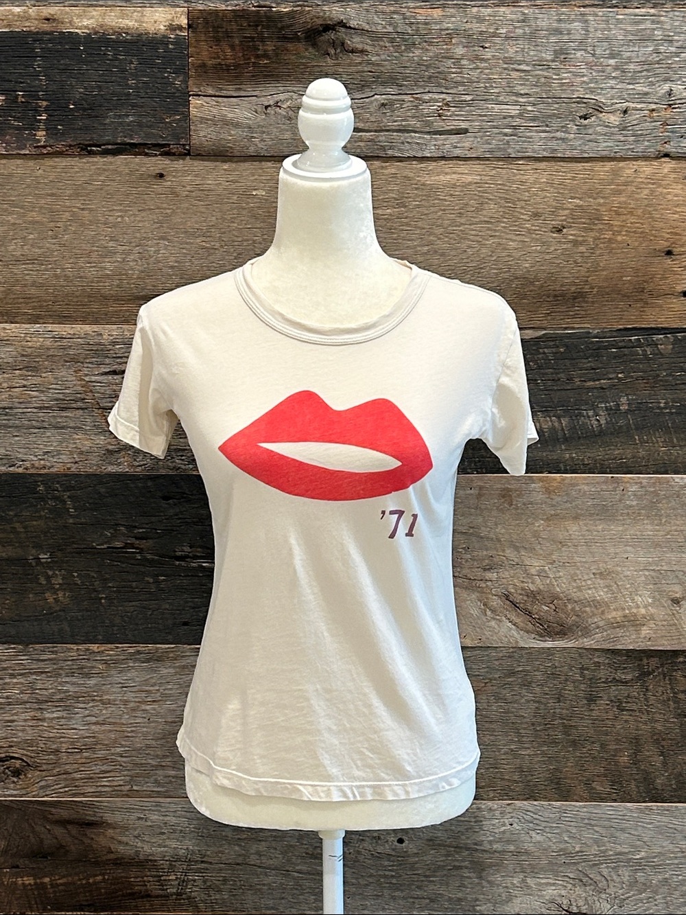Imogene and Willie Red Lips ‘71 Women’s Tee. Size Small